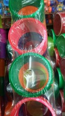 juguetes verde, blanco y rojo, ruidosos para fiestas patrias