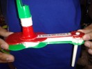 juguetes verde, blanco y rojo, ruidosos para fiestas patrias