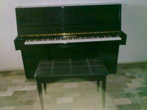 sandra Avisos gratis en Mexico lindo en Le&oacute;n |  PIANO BARATO, PIANO VERTICAL NEGRO