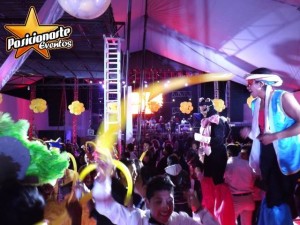 Iv&aacute;n Maldonad Avisos gratis en Mexico lindo en Puebla |  Animaci&oacute;n, show de zanqueros, zancos para fiestas, xv a&Ntilde;os y bodas    , Zanqueros para eventos