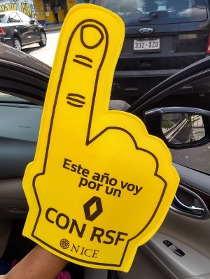 ARMANDO CEDEÑO Avisos gratis en Mexico lindo en Aguascalientes |  Manotas de fomi con su publicidad y marca, Manos de fomi