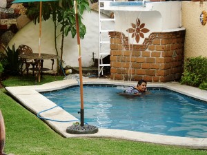 ESTEFANIA Avisos gratis en Mexico lindo en Cuernavaca |  RENTO HERMOSA CASA CON ALBERCA Y CASCADITA EN EL FRAC.BURGOS EN TEMIXCO, HERMOSA CASA ESTILO CUERNAVACA EN RENTA EXELENTE ESTADO,FINOS ACABADOS